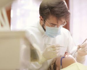 Os desafios para ser um cirurgião-dentista qualificado e valorizado no Brasil